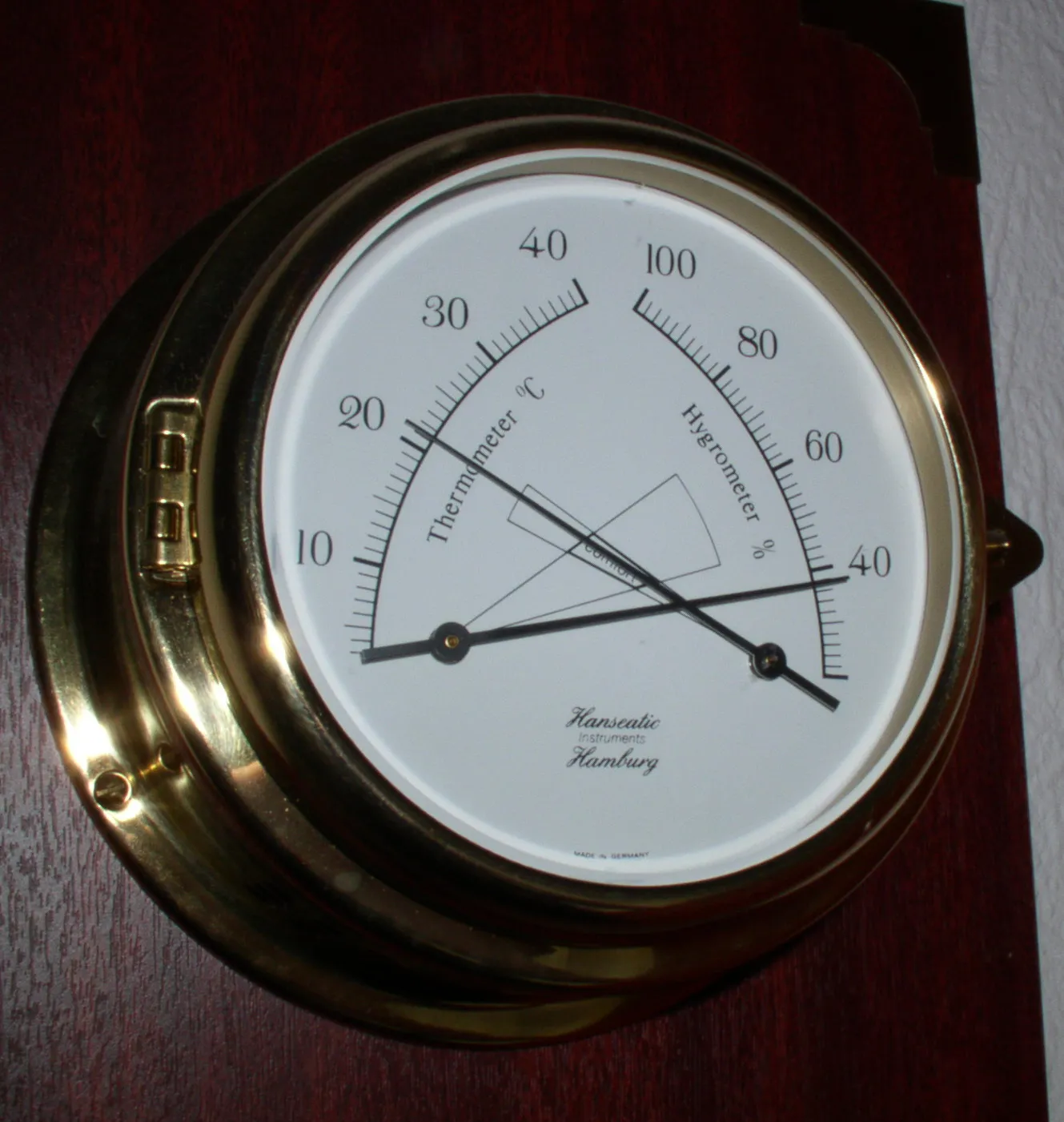 A dial thermometer and hygrometer reading temperature and relative humidity